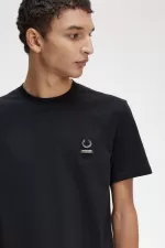 Fred Perry Enamel Pin Men’s T-Shirt Black DMGLR8754
